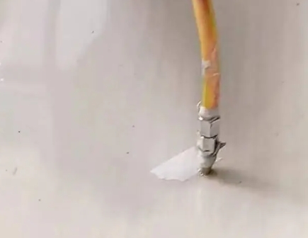 海东瓷砖空鼓维修公司专业解答在瓷砖铺贴过程中，如果使用的砂料过粗（如全部使用了粗砂），可能会导致以下问题